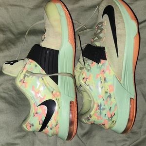 Men’s Nike KD basketball shoes, size 11 Lime green and orange camo pattern heel